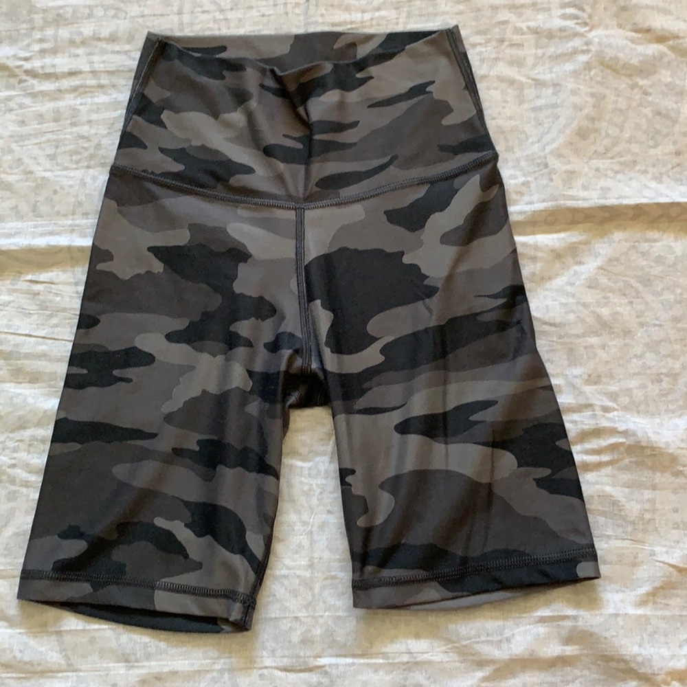 Aerie Camo Biker Shorts Size Small